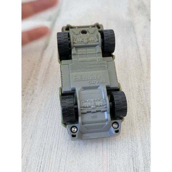 McDonald's 2012 Hasbro's Transformers Prime green car toy figure - Picture 5 of 5
